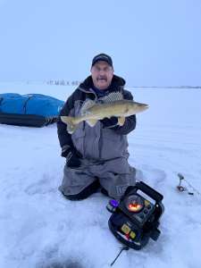 using a flasher for winter walleye