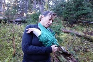Vanessa Harrop with broken arm on a hunt