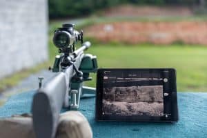 The IR-Tracker V app mirrors the scope image and provides a more comfortable way to scan or review recordings.